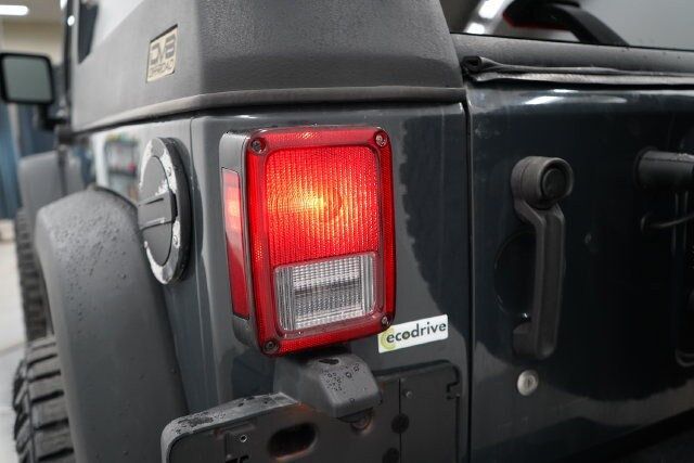 2018 Jeep Wrangler JK Sport 4x4 - 23085788 - 35