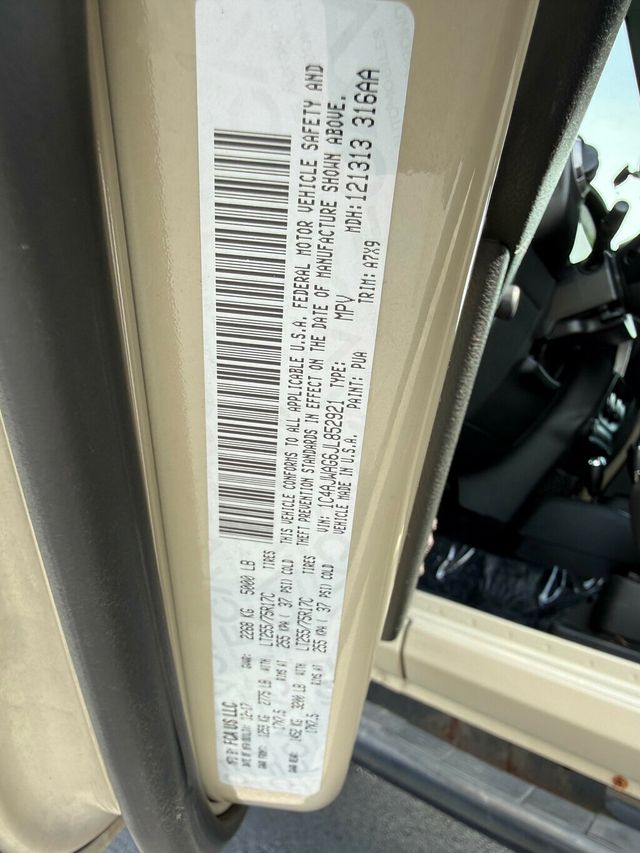 2018 Jeep Wrangler JK Sport 4x4 - 23052249 - 26