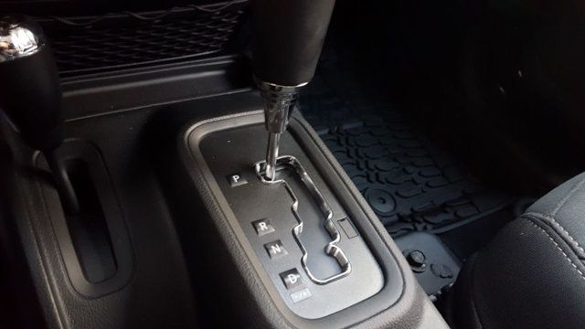 2018 Jeep Wrangler JK Unlimited Golden Eagle 4x4 - 18570201 - 9