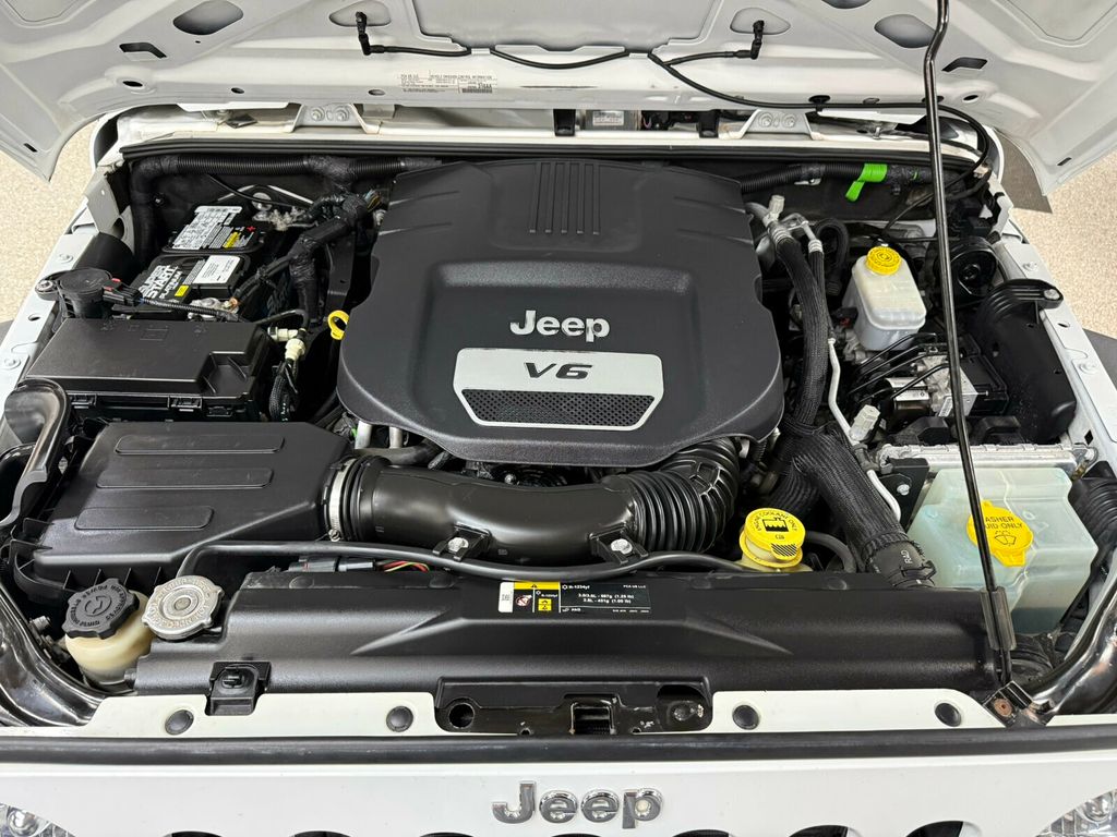 2018 Jeep Wrangler JK Unlimited Local Trade/Sport S Pkg/Remote Keyless Entry/Leather Seats/4X4 - 23061715 - 35