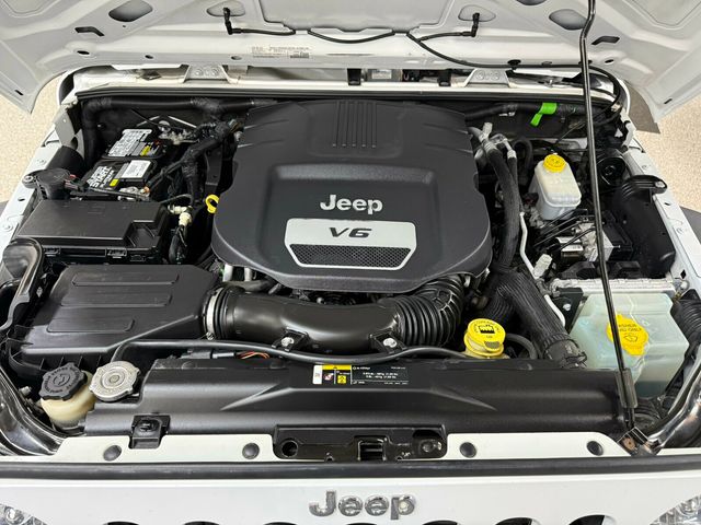 2018 Jeep Wrangler JK Unlimited Local Trade/Sport S Pkg/Remote Keyless Entry/Leather Seats/4X4 - 23061715 - 35