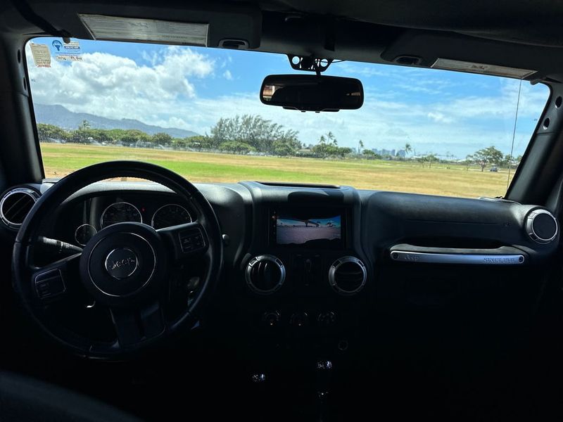 2018 Jeep Wrangler JK Unlimited Sahara 4x4 - 23047160 - 13