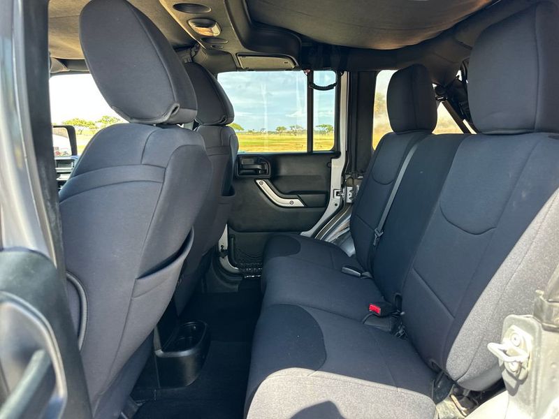 2018 Jeep Wrangler JK Unlimited Sahara 4x4 - 23047160 - 14