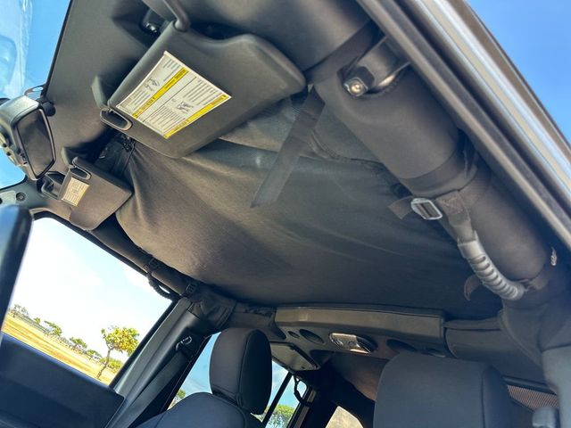 2018 Jeep Wrangler JK Unlimited Sahara 4x4 - 23047160 - 18