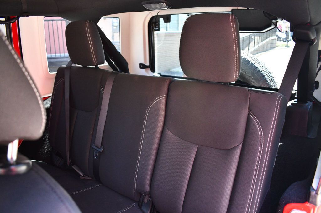 2018 Jeep Wrangler Unlimited Sahara photo 18