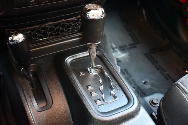 2018 Jeep Wrangler JK Unlimited Sahara 4x4 - 22807198 - 37