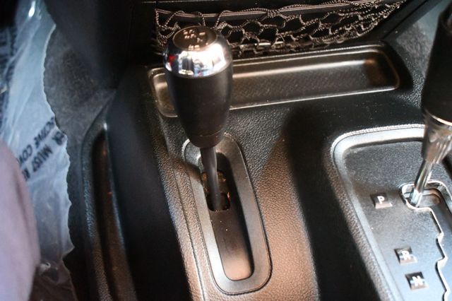 2018 Jeep Wrangler JK Unlimited Sahara 4x4 - 22807198 - 38