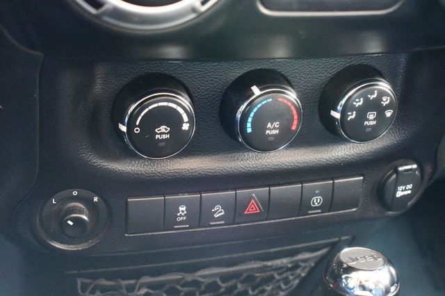 2018 Jeep Wrangler JK Unlimited Sahara 4x4 - 22807198 - 45