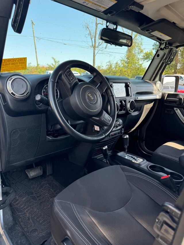 2018 Jeep Wrangler JK Unlimited Sahara 4x4 - 22630762 - 13