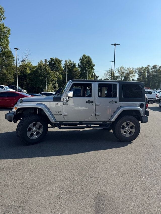 2018 Jeep Wrangler JK Unlimited Sahara 4x4 - 22630762 - 17