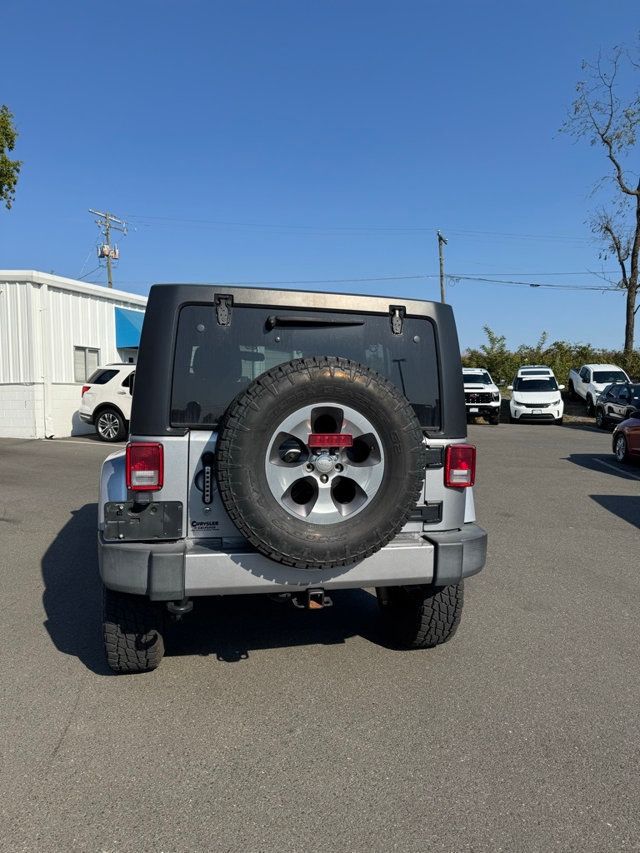 2018 Jeep Wrangler JK Unlimited Sahara 4x4 - 22630762 - 19