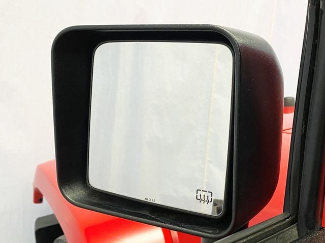 2018 Jeep Wrangler JK Unlimited Sahara 4x4 - 22982365 - 15