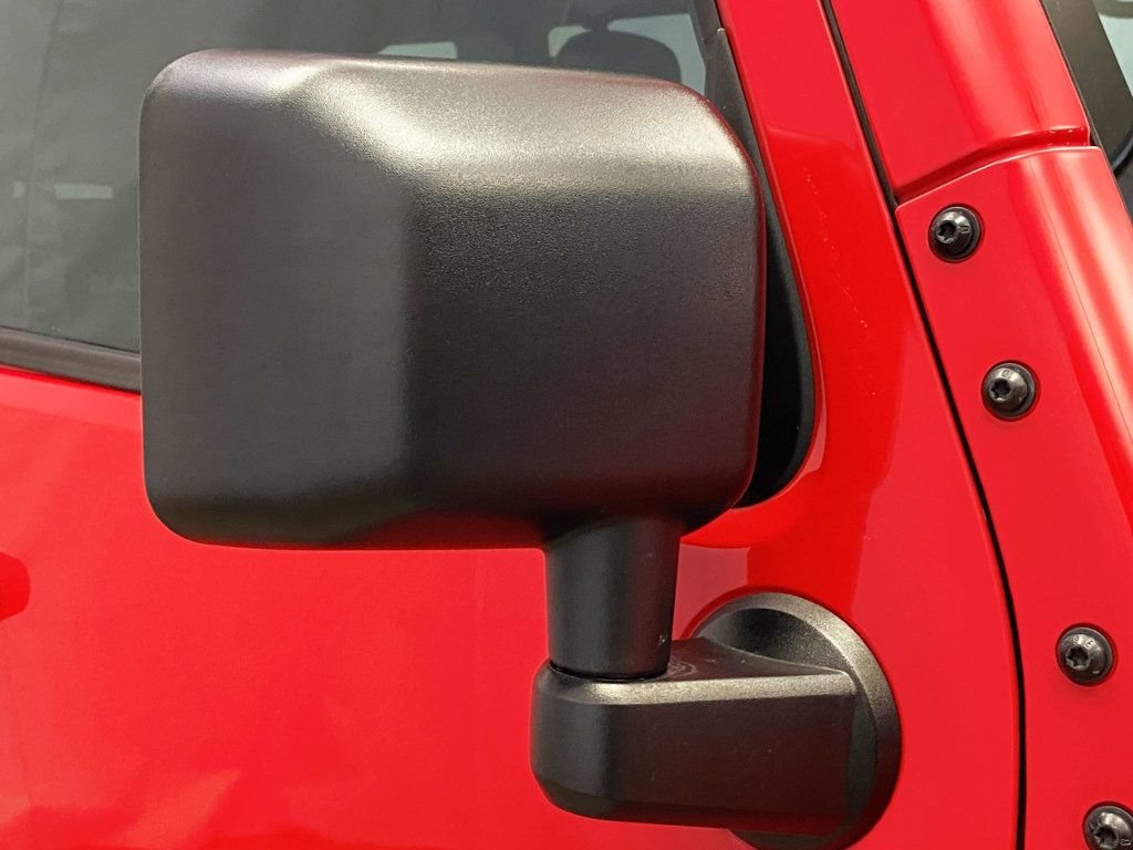 2018 Jeep Wrangler JK Unlimited Sahara 4x4 - 22982365 - 16