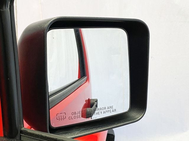 2018 Jeep Wrangler JK Unlimited Sahara 4x4 - 22982365 - 17