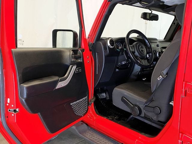 2018 Jeep Wrangler JK Unlimited Sahara 4x4 - 22982365 - 18
