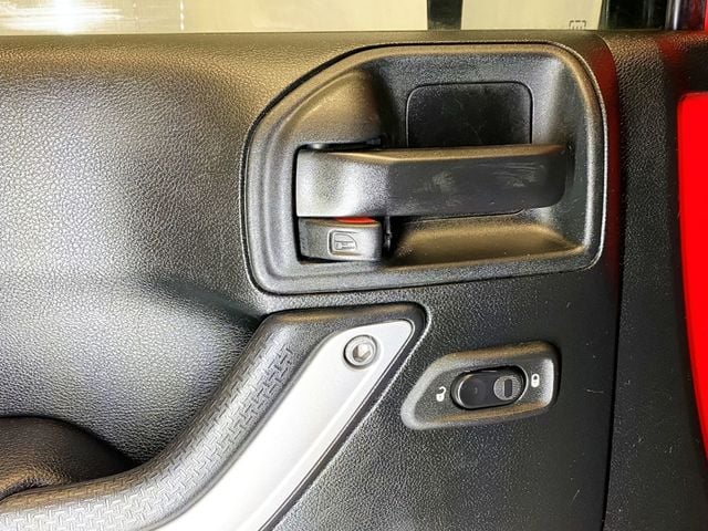 2018 Jeep Wrangler JK Unlimited Sahara 4x4 - 22982365 - 19