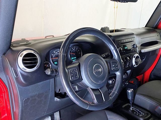 2018 Jeep Wrangler JK Unlimited Sahara 4x4 - 22982365 - 23