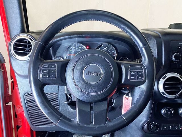 2018 Jeep Wrangler JK Unlimited Sahara 4x4 - 22982365 - 24