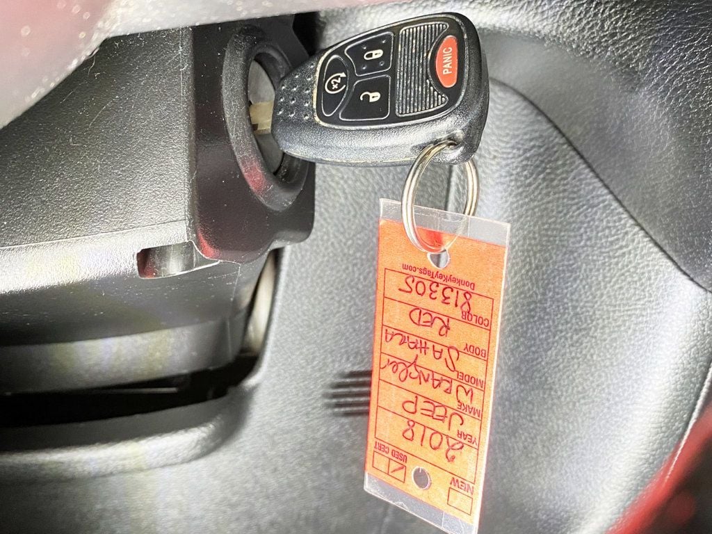 2018 Jeep Wrangler JK Unlimited Sahara 4x4 - 22982365 - 30