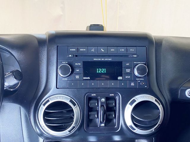 2018 Jeep Wrangler JK Unlimited Sahara 4x4 - 22982365 - 31