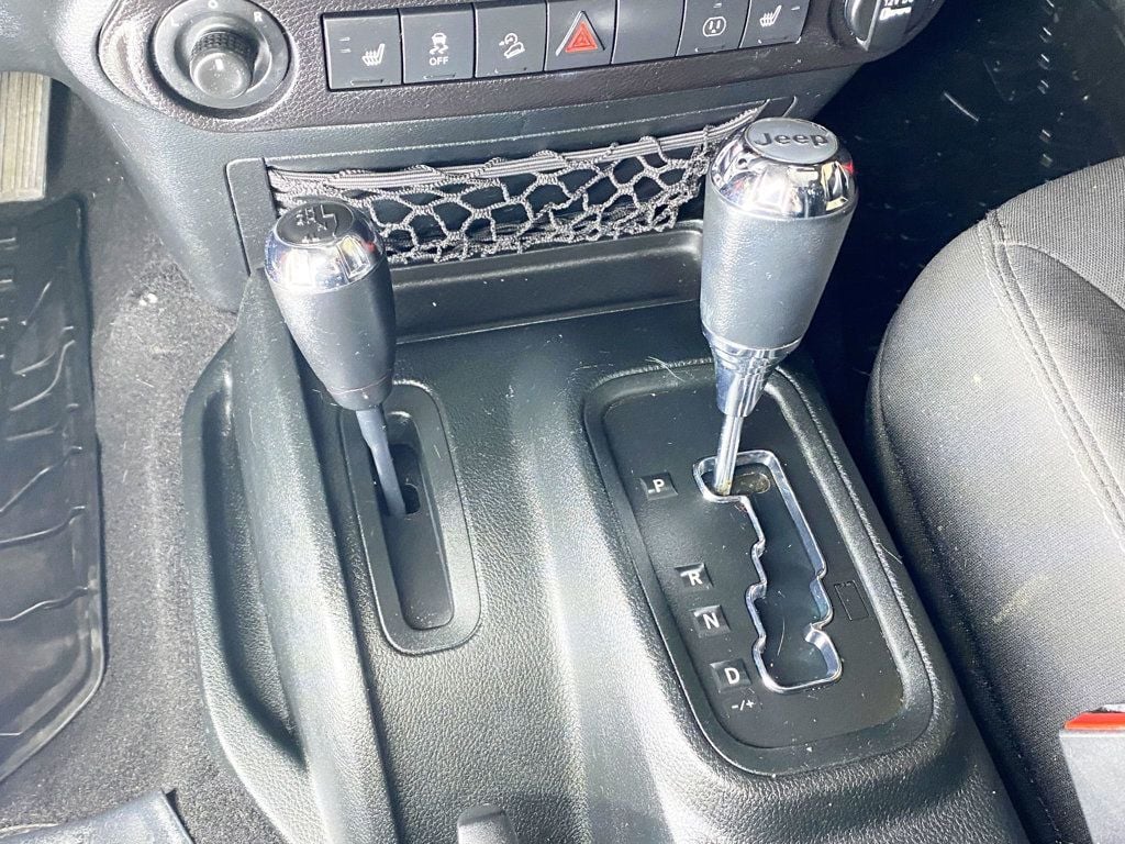 2018 Jeep Wrangler JK Unlimited Sahara 4x4 - 22982365 - 33