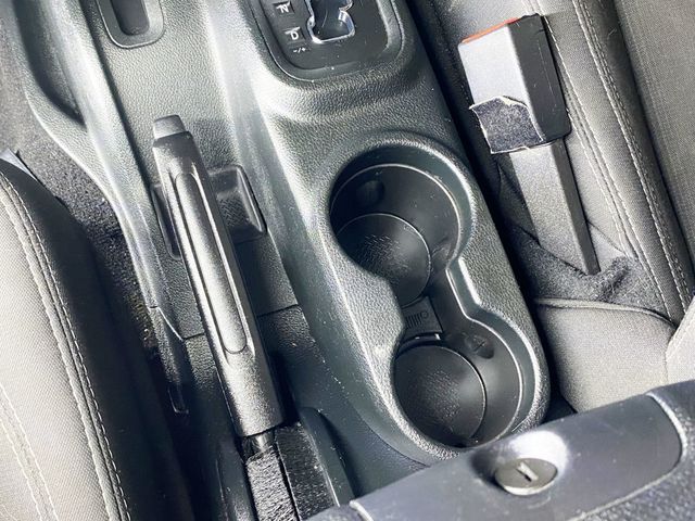 2018 Jeep Wrangler JK Unlimited Sahara 4x4 - 22982365 - 34