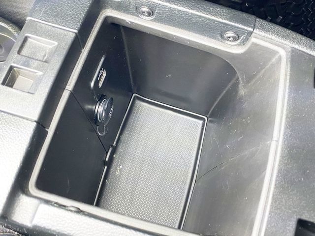 2018 Jeep Wrangler JK Unlimited Sahara 4x4 - 22982365 - 35