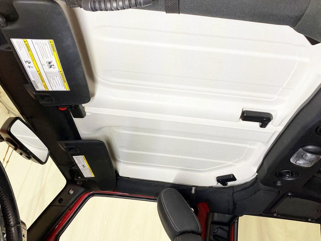 2018 Jeep Wrangler JK Unlimited Sahara 4x4 - 22982365 - 37