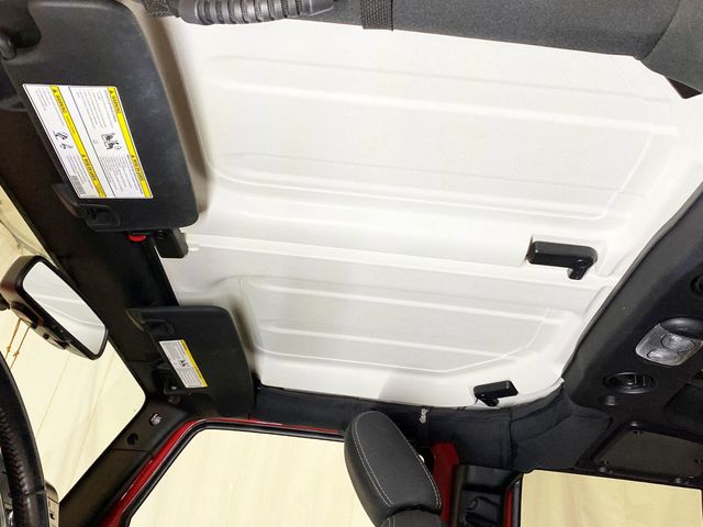 2018 Jeep Wrangler JK Unlimited Sahara 4x4 - 22982365 - 37