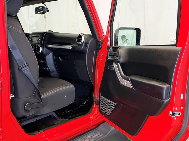 2018 Jeep Wrangler JK Unlimited Sahara 4x4 - 22982365 - 38