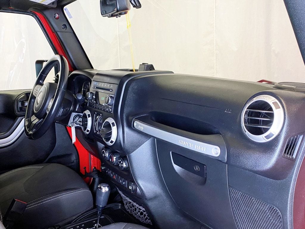 2018 Jeep Wrangler JK Unlimited Sahara 4x4 - 22982365 - 42