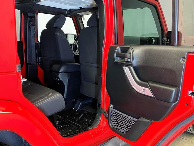 2018 Jeep Wrangler JK Unlimited Sahara 4x4 - 22982365 - 44