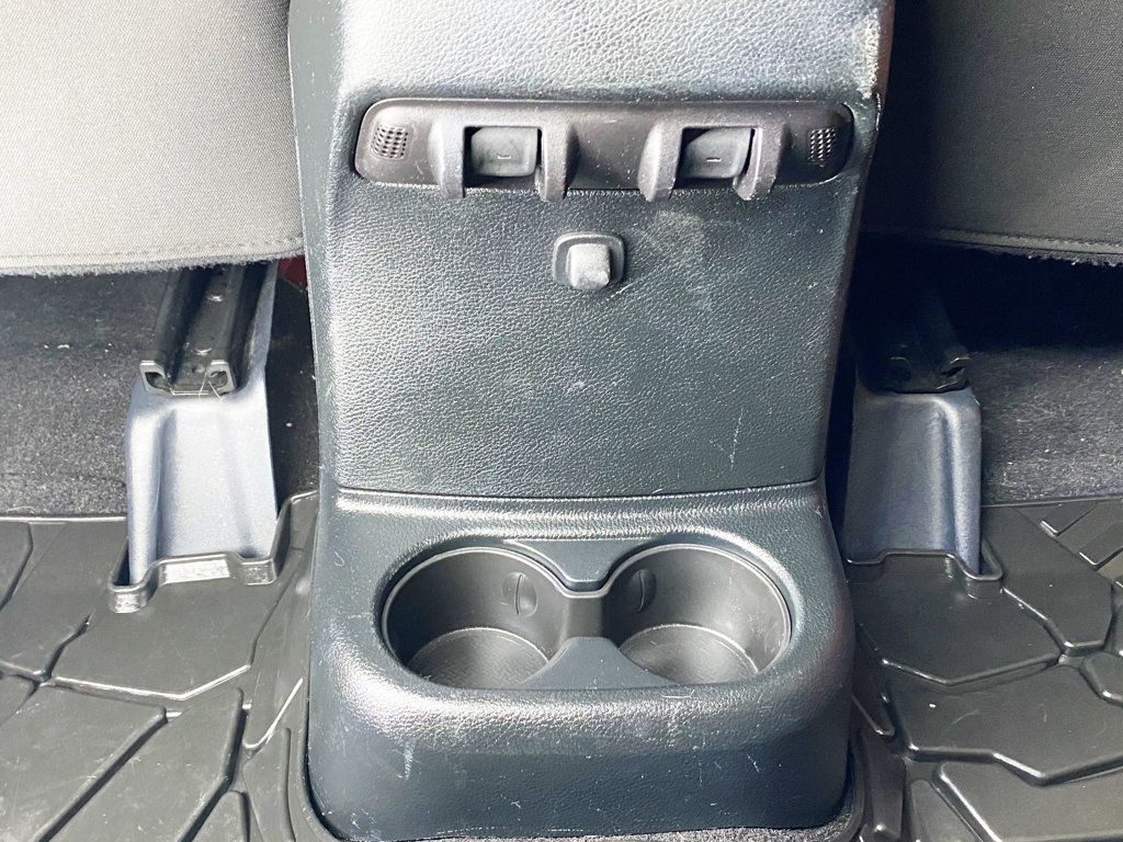 2018 Jeep Wrangler JK Unlimited Sahara 4x4 - 22982365 - 50