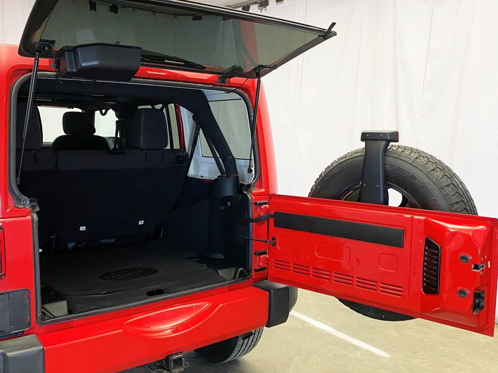 2018 Jeep Wrangler JK Unlimited Sahara 4x4 - 22982365 - 51