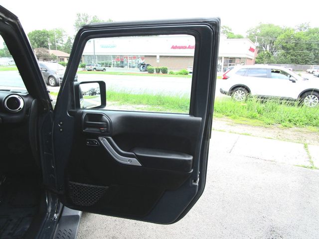 2018 Jeep Wrangler JK Unlimited Sahara 4x4 - 22866459 - 29