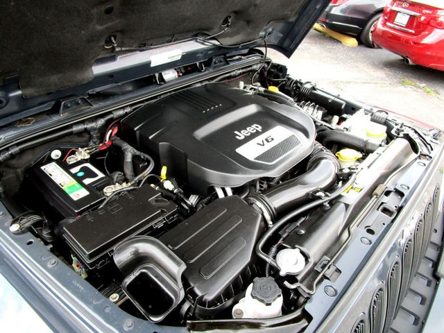 2018 Jeep Wrangler JK Unlimited Sahara 4x4 - 22866459 - 32