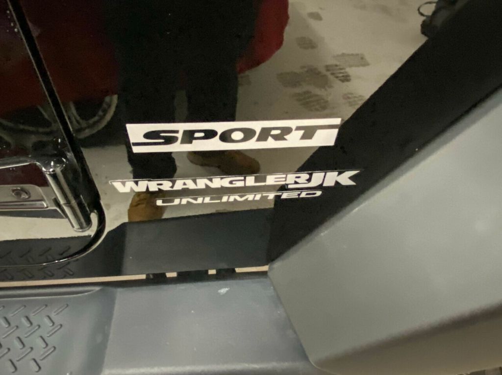 2018 Jeep Wrangler JK Unlimited Sport 4x4 - 20587426 - 17