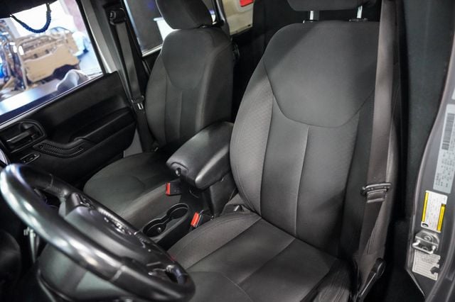 2018 Jeep Wrangler JK Unlimited Sport 4x4 - 23053257 - 3