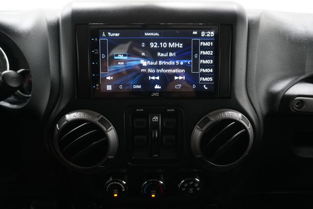 2018 Jeep Wrangler JK Unlimited Sport S 4x4 - 22875321 - 17