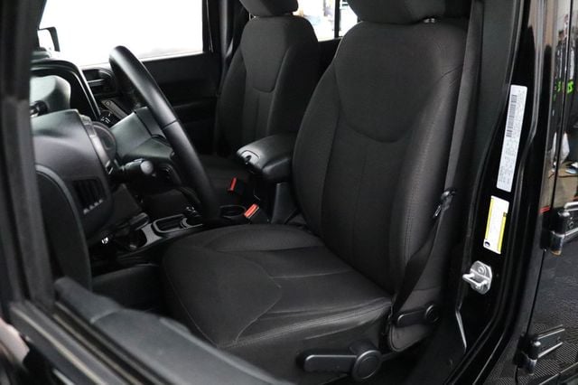 2018 Jeep Wrangler JK Unlimited Sport S 4x4 - 23035883 - 14