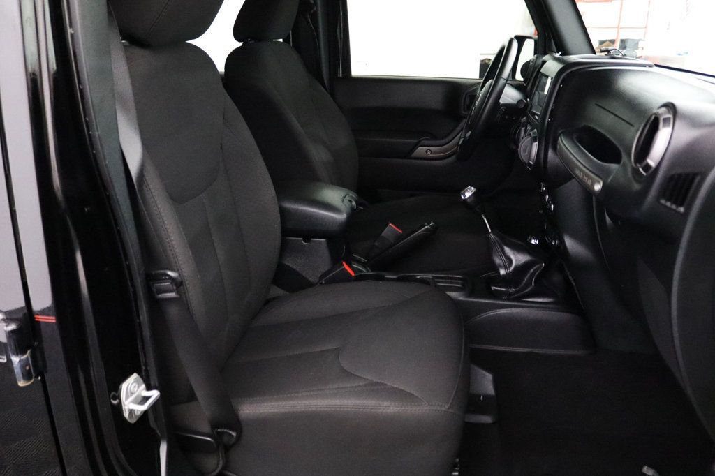 2018 Jeep Wrangler JK Unlimited Sport S 4x4 - 23035883 - 17