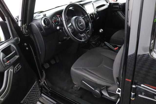 2018 Jeep Wrangler JK Unlimited Sport S 4x4 - 23035883 - 18