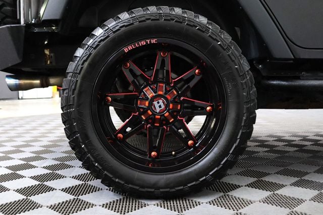2018 Jeep Wrangler JK Unlimited Sport S 4x4 - 23035883 - 3