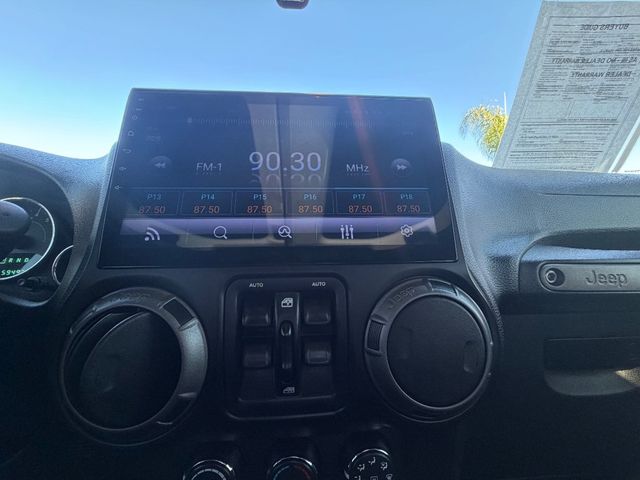 2018 Jeep Wrangler JK Unlimited Sport S 4x4 - 22976448 - 17