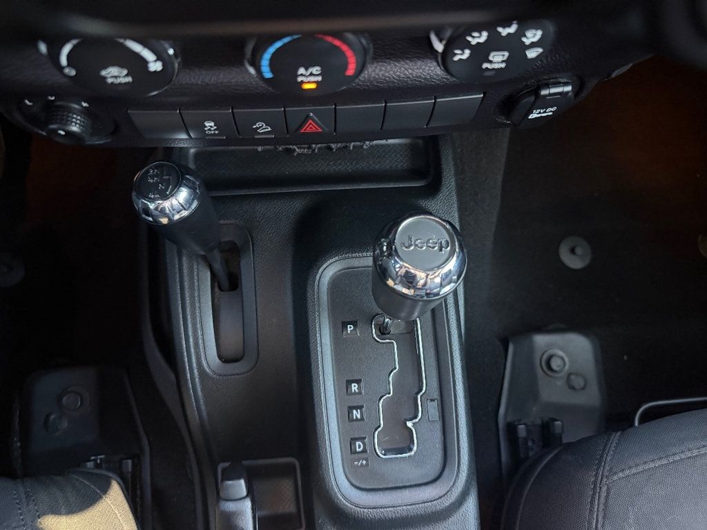 2018 Jeep Wrangler JK Unlimited Sport S 4x4 - 22976448 - 18