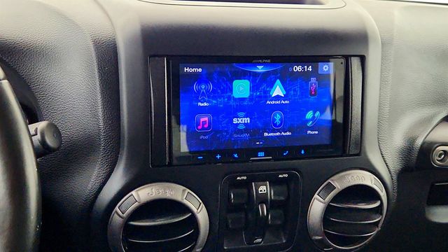 2018 Jeep Wrangler JK Unlimited Sport S 4x4 with 3-Piece Hard Top & Connectivity Group - 23017532 - 16