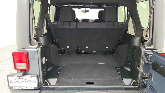 2018 Jeep Wrangler JK Unlimited Sport S 4x4 with 3-Piece Hard Top & Connectivity Group - 23017532 - 19