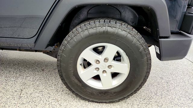 2018 Jeep Wrangler JK Unlimited Sport S 4x4 with 3-Piece Hard Top & Connectivity Group - 23017532 - 8