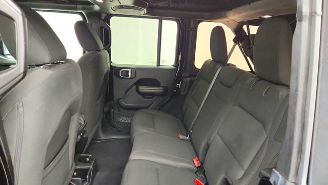 2018 Jeep Wrangler JK Unlimited Sport S 4x4 w/ Tech Pkg & Soft Top - 23099179 - 17