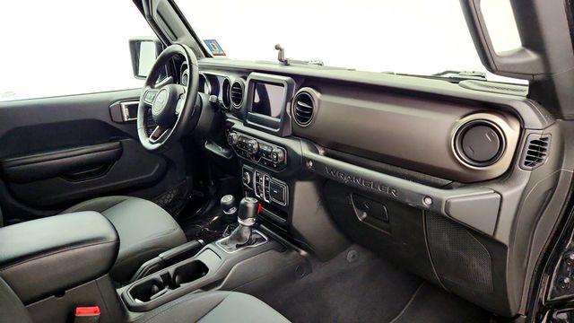 2018 Jeep Wrangler JK Unlimited Sport S 4x4 w/ Tech Pkg & Soft Top - 23099179 - 20